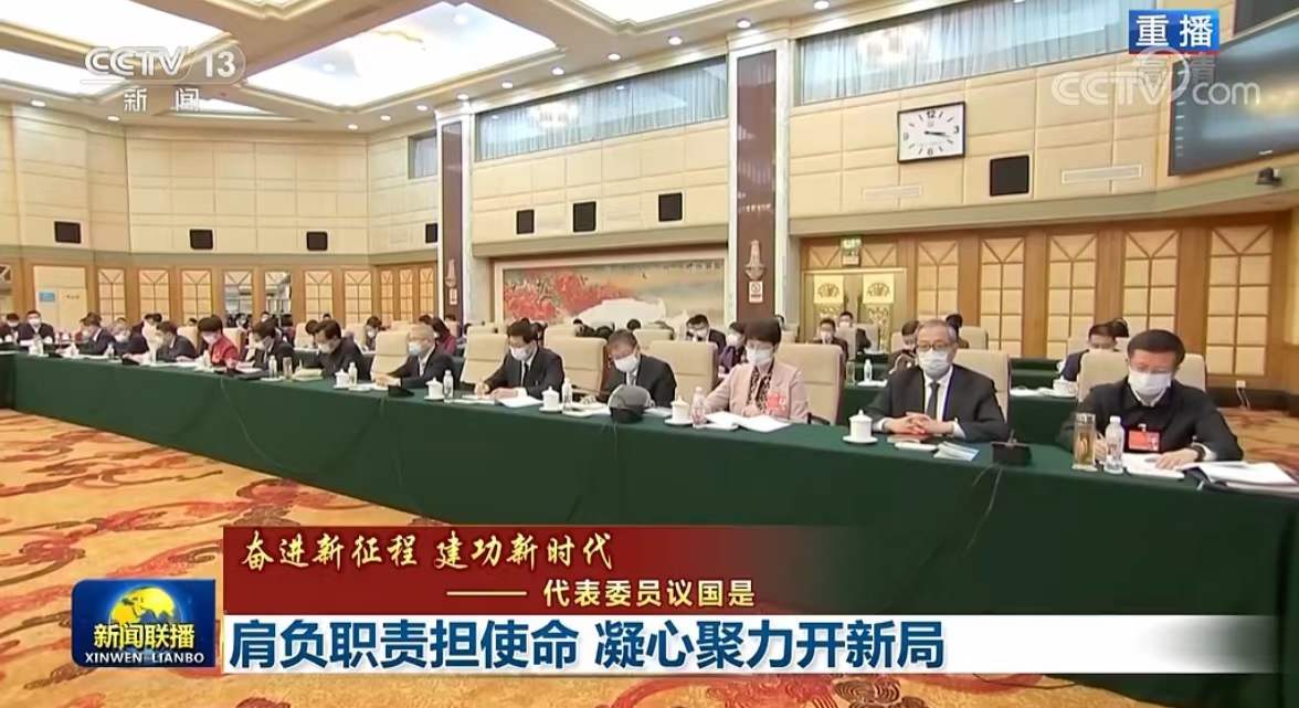 奋进新征程 喜迎二十大召开 会场后方悬挂韩必恒作品富贵吉祥图