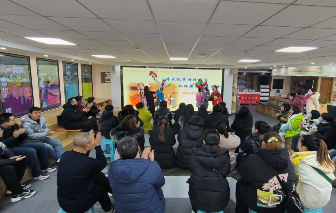 优秀文艺成果共享 非遗杖头木偶剧表演走进回民区新时代文明实践服务中心
